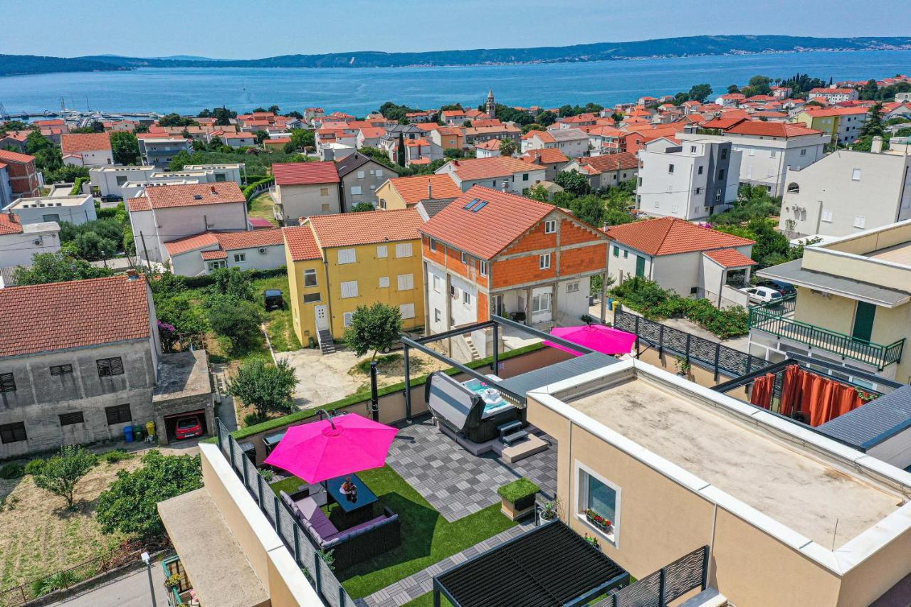 Apartments With A Parking Space Kastel Gomilica, Kastela - 21138 Luaran gambar